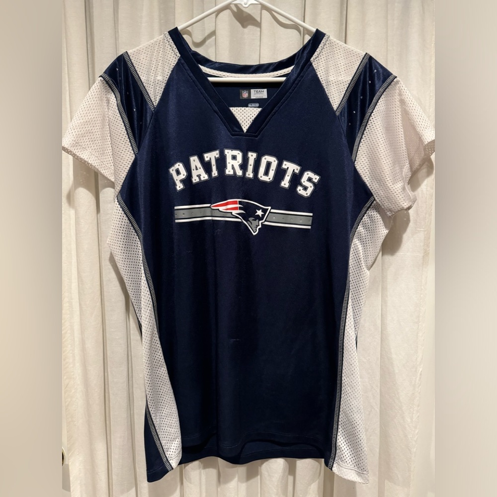 Patriots NFL official women’s shirt XL with sparkle studs  new